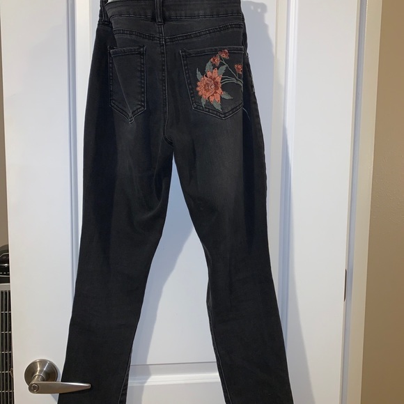 Black jeans with roses! - Picture 2 of 3